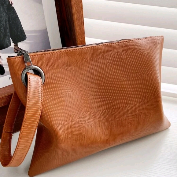 NEW-CLUTCH 👛 - Picture 3 of 4
